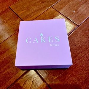 Cakes Body new without tags